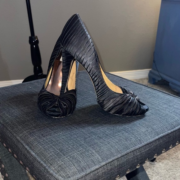🔥 Luxury BM- Black Ryba Pleated Satin Heels Size 9-Designer Luxury Heels! - Picture 13 of 14